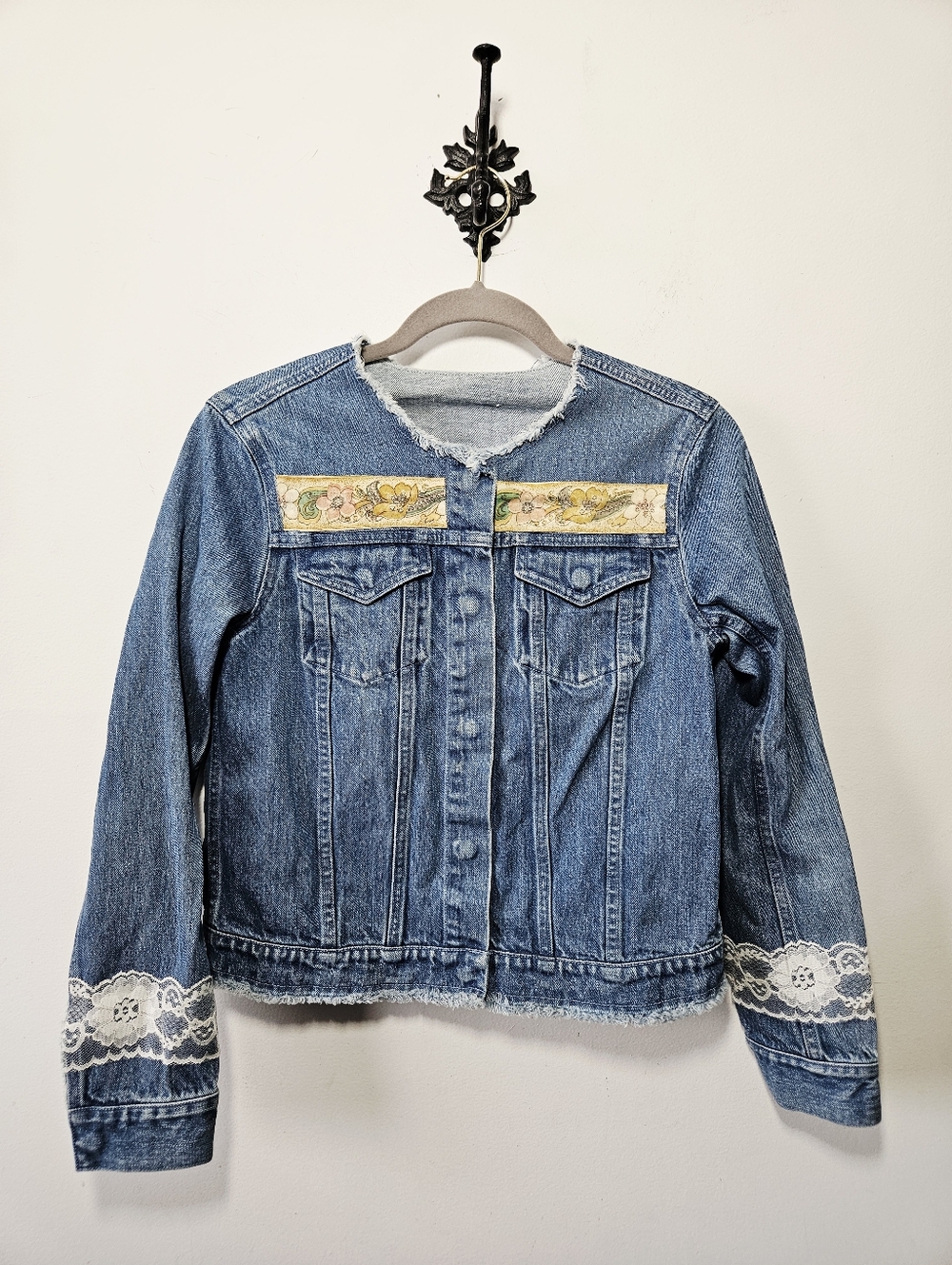 Boho Patchwork Jean Jacket Size S/M Denim Cropped Lace Embroidered Crochet - Picture 3 of 6